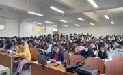 《新作文》杂志社副总编张水鱼应邀为2138CC太阳集团师生做学术讲座
